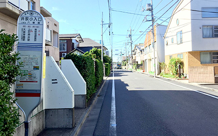 「井萩小学校入口」のバス停
